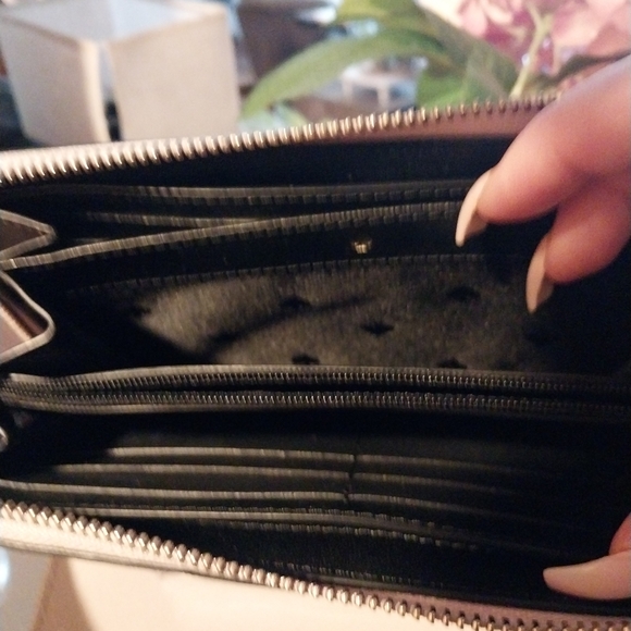 Kate Spade Long Wallet - Picture 4 of 8